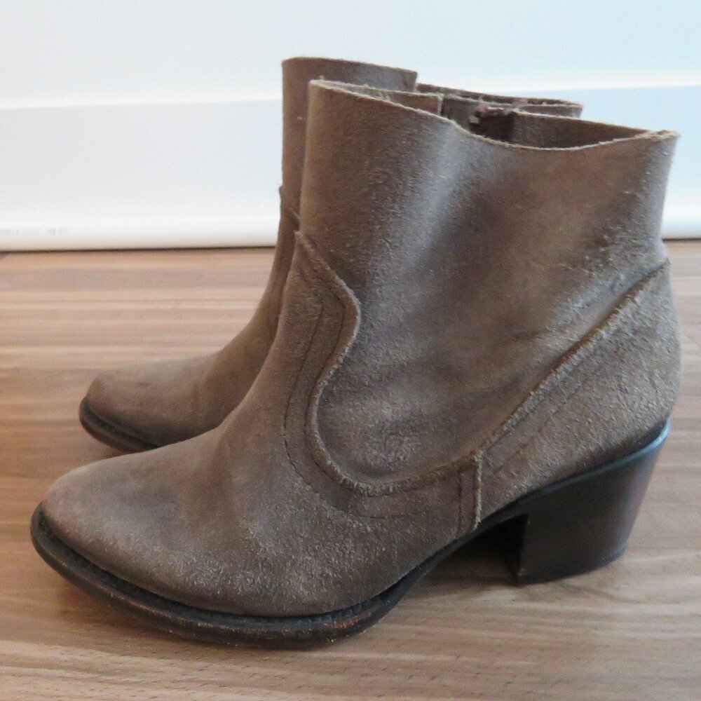 FREEBIRD BY STEVEN Salt Distressed Suede Bootie Boots in Taupe Gray - Size 6 - Picture 4 of 16